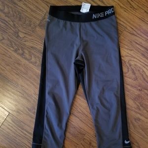 Nike Pro Capri Women's Black & Gray Medium
